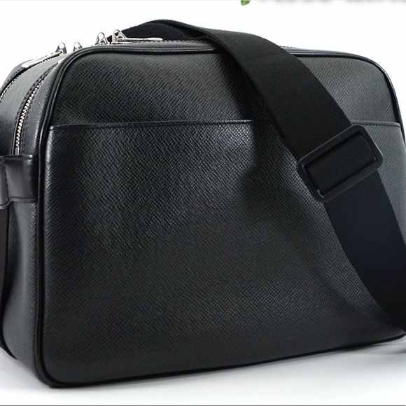 ❤️ Louis Vuitton Taiga Reporter - Picture 1 of 9